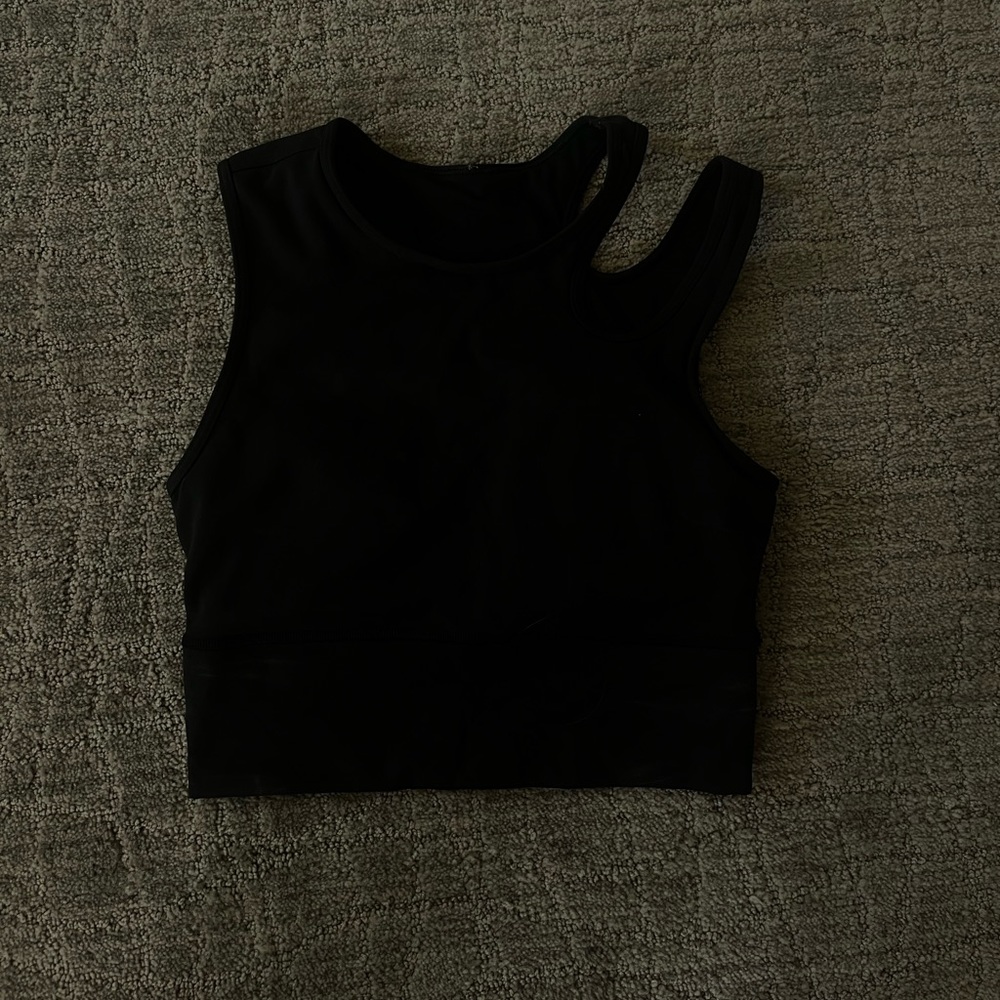 Lululemon cut out top